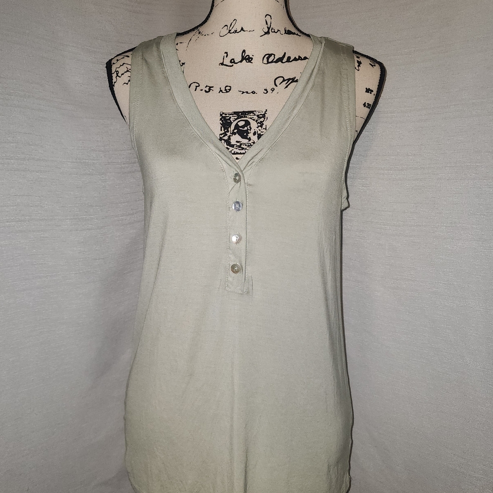 POL Green Sleeveless Buttoned Tank Top